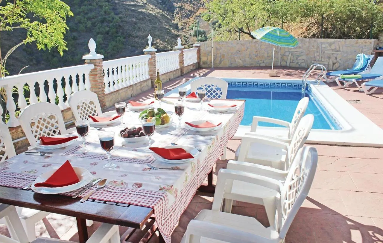Amazing home in Corumbela with 4 Bedrooms, WiFi&Outdoor swimming pool