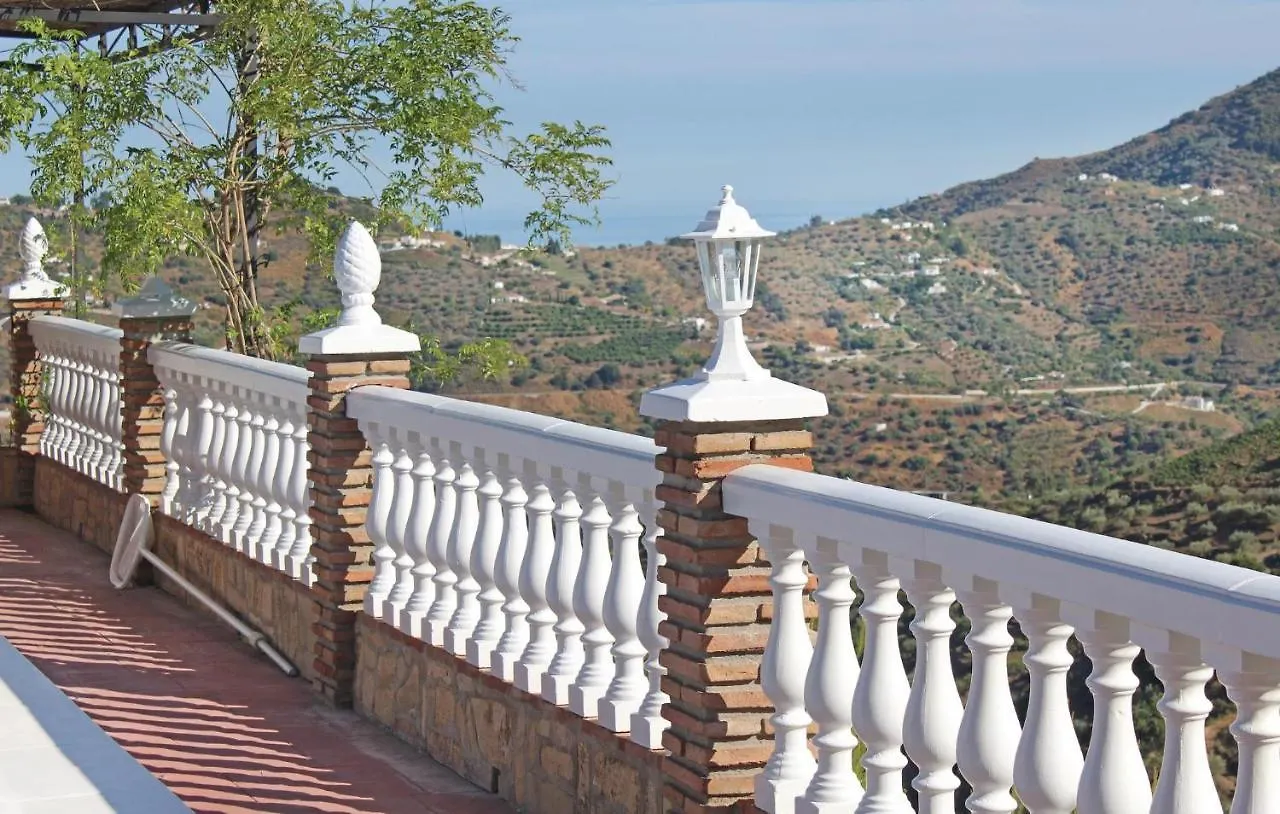 Vakantiehuis Amazing home in Corumbela with 4 Bedrooms, WiFi&Outdoor swimming pool